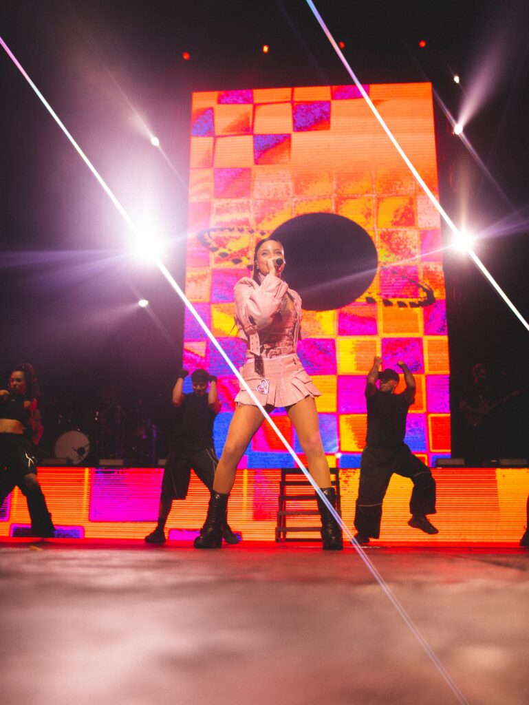 Emilia Mernes en Chile: “Nos debíamos este reencuentro” 