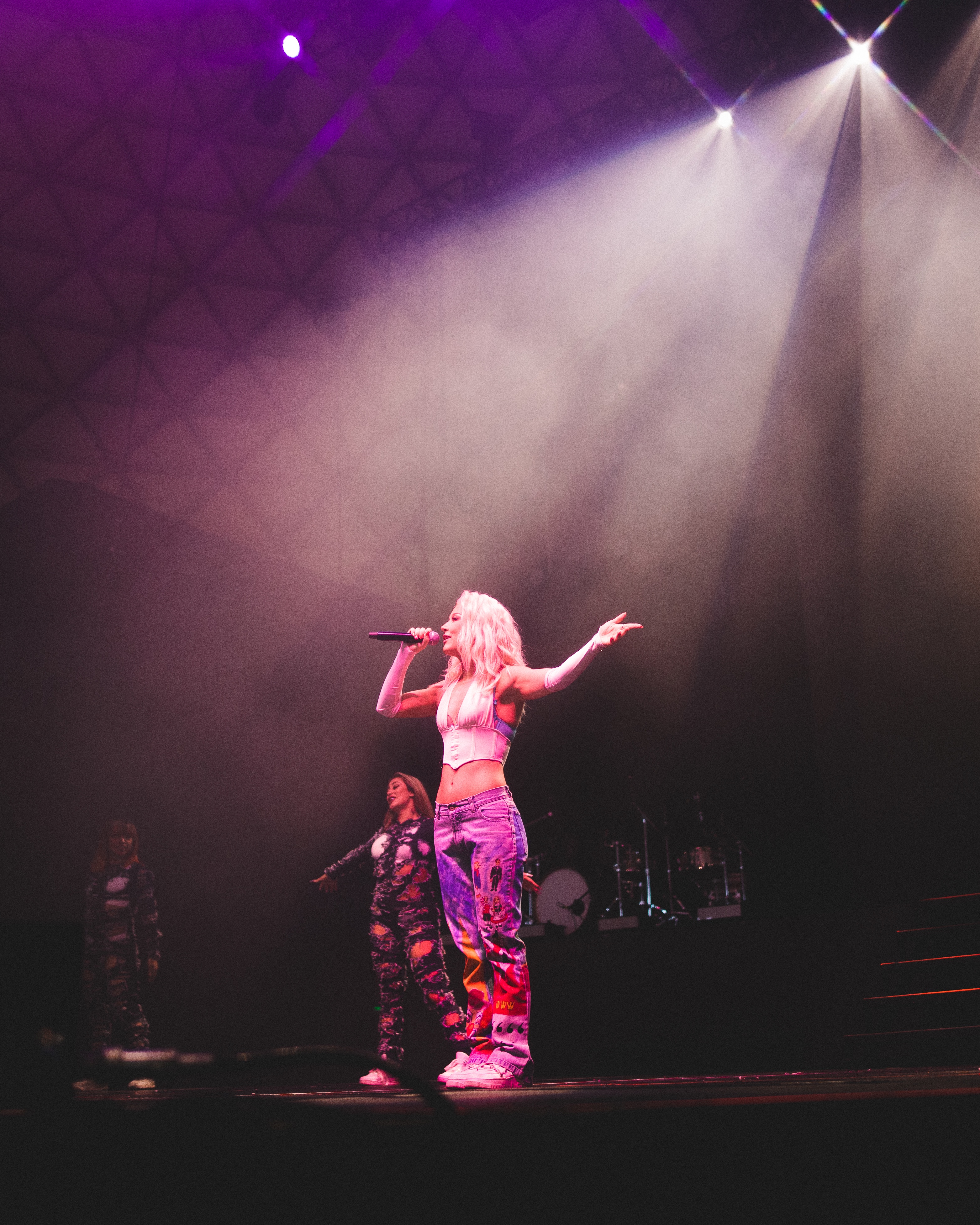 Emilia Mernes en Chile: “Nos debíamos este reencuentro” 