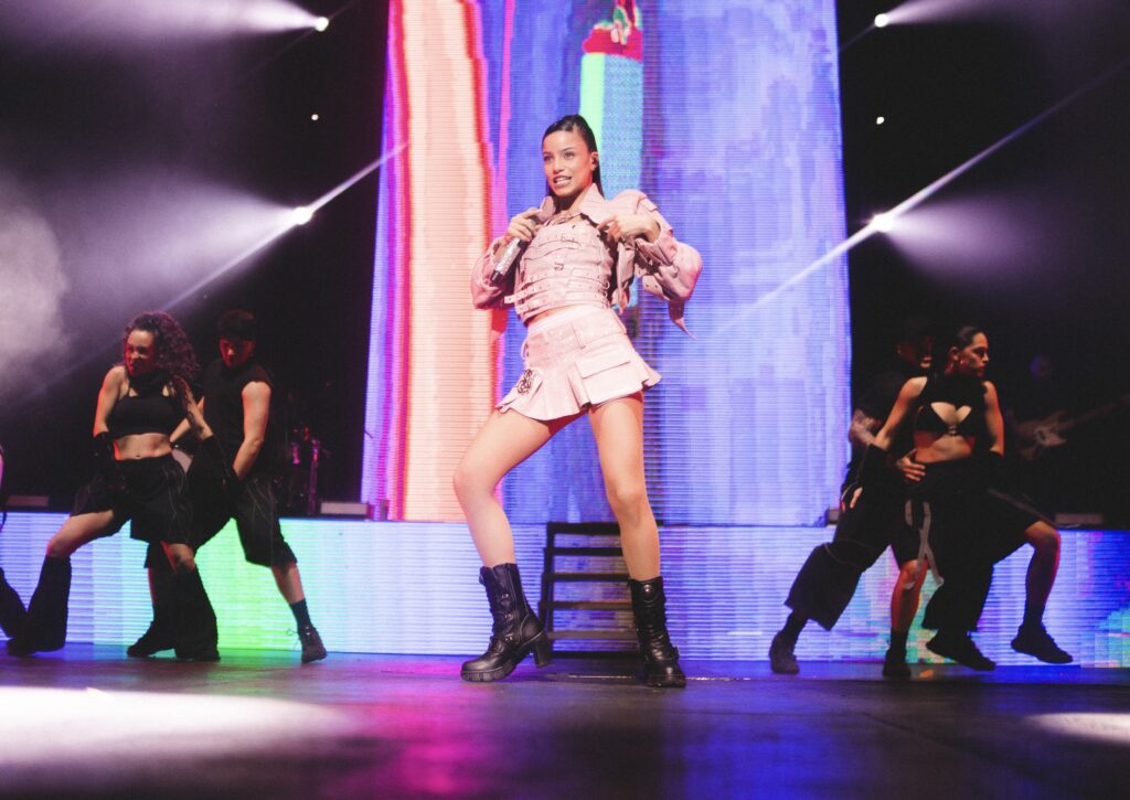 Emilia Mernes en Chile: “Nos debíamos este reencuentro” 