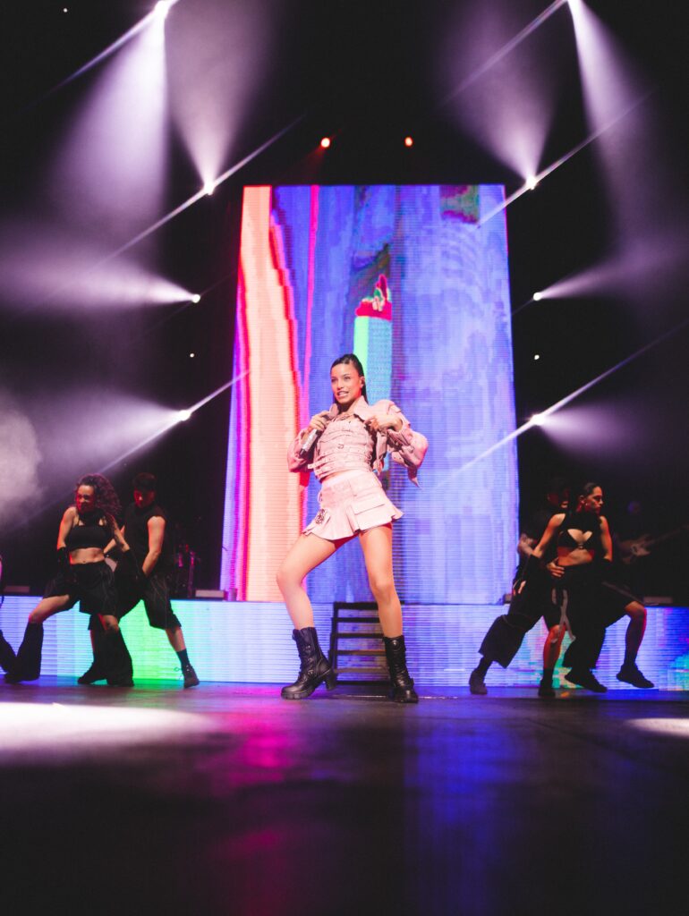 Emilia Mernes en Chile: “Nos debíamos este reencuentro” 