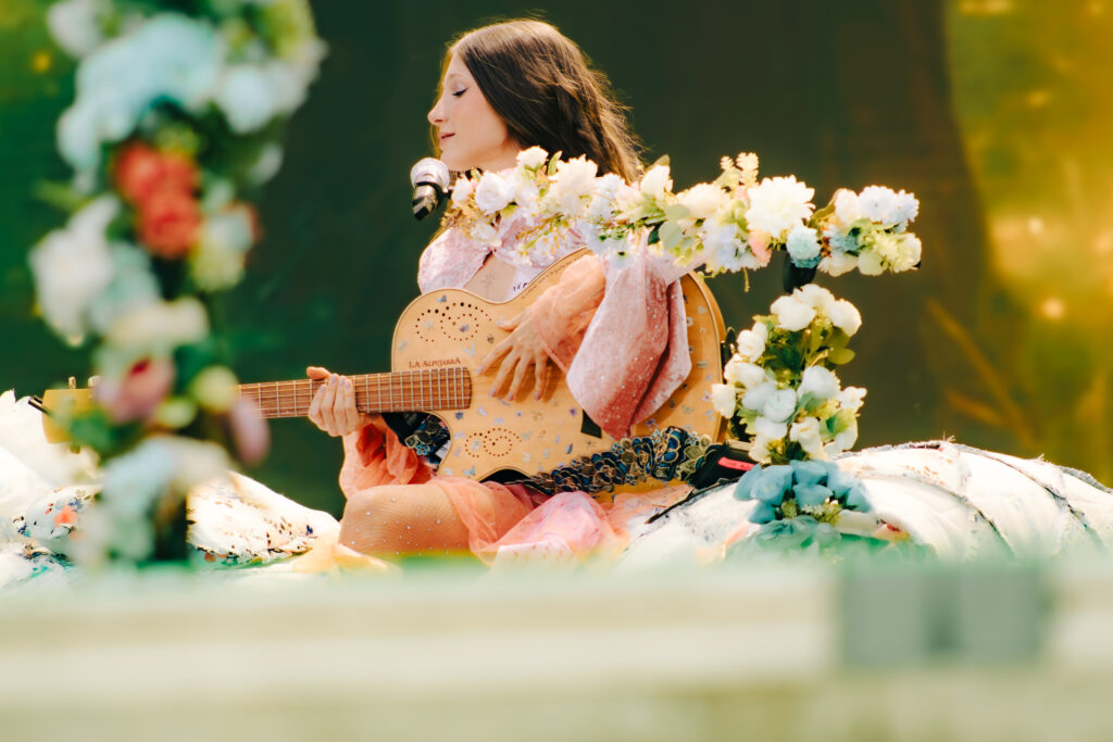 Yami Safdie regresa a Lollapalooza Chile con más éxitos y un show en escenario principal